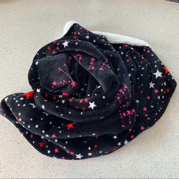 Victoria’s Secret star blanket new without tags Sherpa - Picture 4 of 11